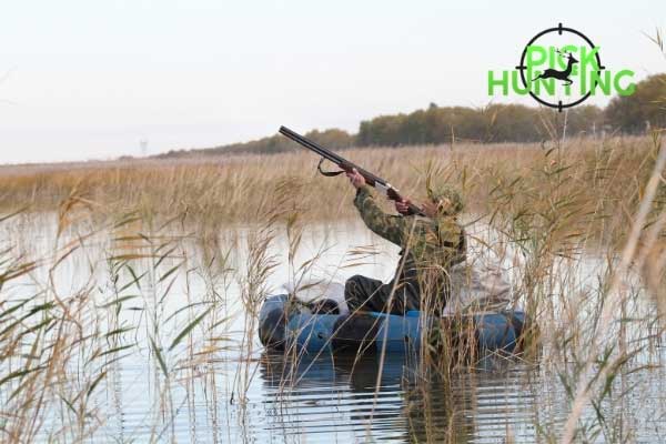 safety precautions when hunting from a boat